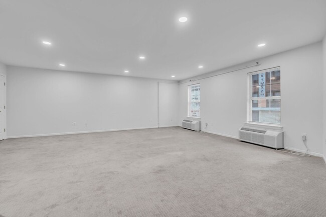 Photo - Riverside Apartments