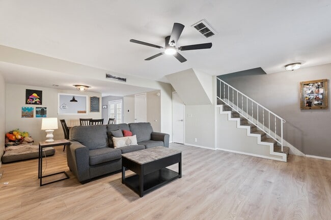 Photo - 9605 Hefner Village Blvd