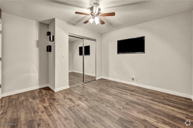 Building Photo - 34300 Cooley Rd Rental