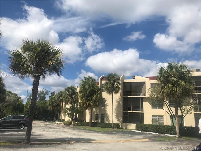 Building Photo - 3100 Riverside Dr Unit 108