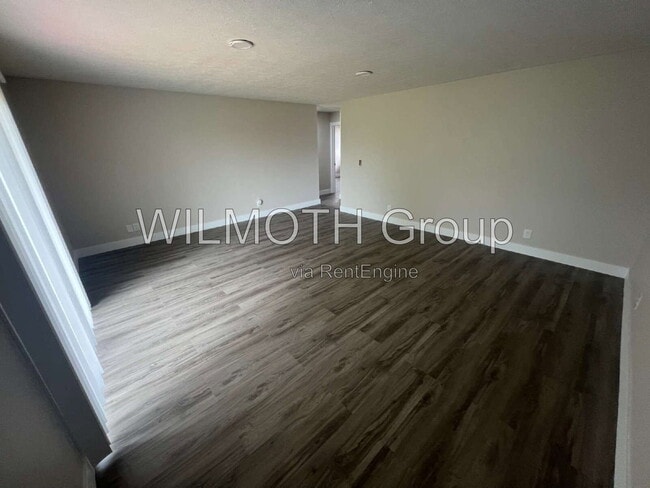 Photo - 939 W McKay Rd