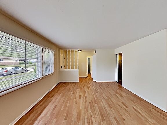 Photo - 433 Springfield St