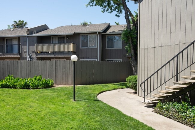 Community grounds - Meritage Apartments
