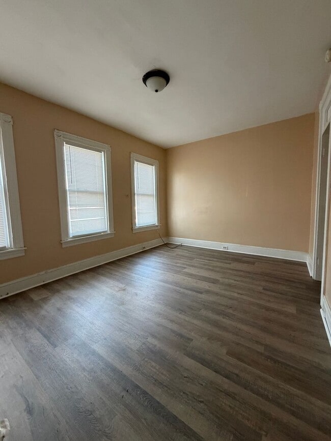 Photo - 411 S Prince St Unidad 2