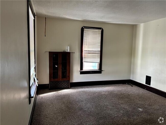 Building Photo - 648 S Ankeny Ave Rental
