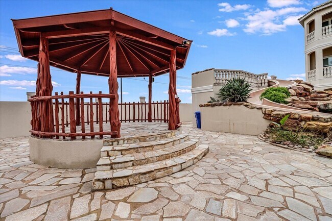 Photo - 14910 Leeward Dr Unit 304