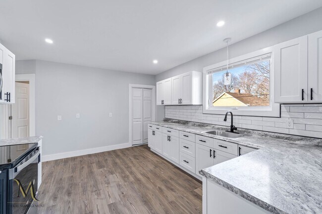403-405-405 S Elm St Unit Second Floor