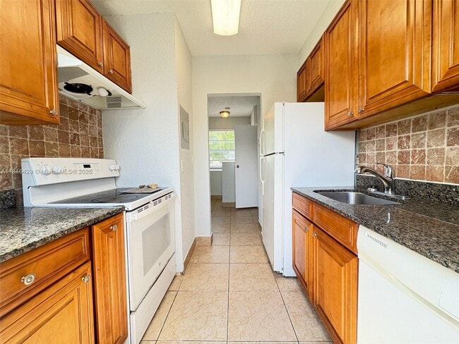 Building Photo - 2527 N 23rd Ave Unit 2525 Rental