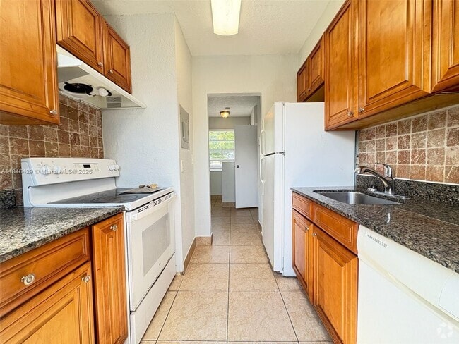 Building Photo - 2525 N 23rd Ave Unit 2525 Rental