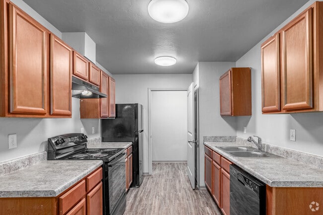 3BR, 2BA - 1200SF - Kitchen - Forest Ridge Heights