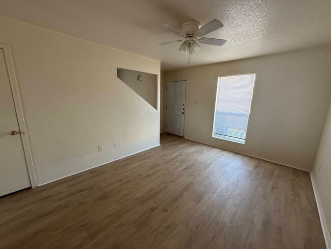 Photo - 3806 Gus Dr Unidad Apt A