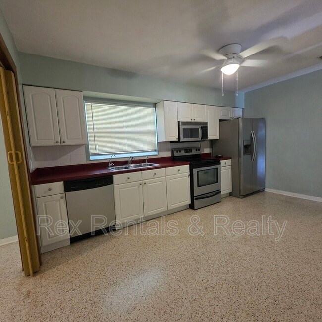 Photo - 3229 30th St N