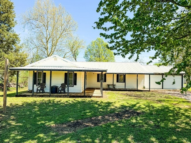 Building Photo - Fully Renovated Modern Farmhouse in Quiet Jennings