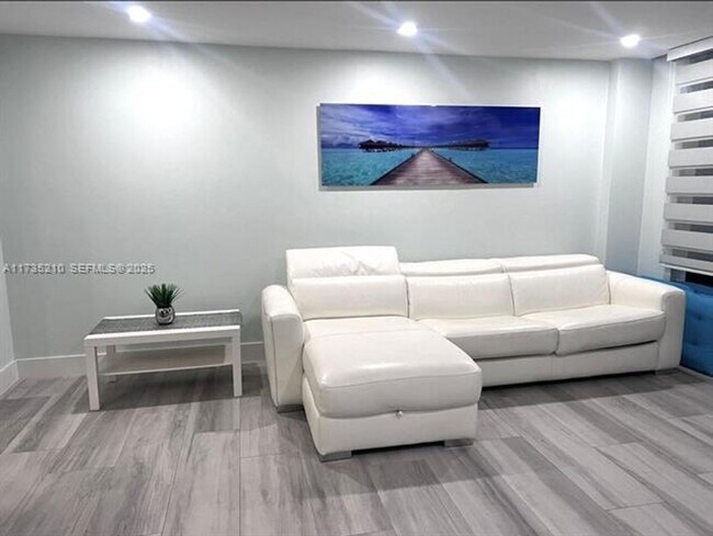 Photo - 6917 Collins Ave Unidad 6917 Collins Ave appt 806