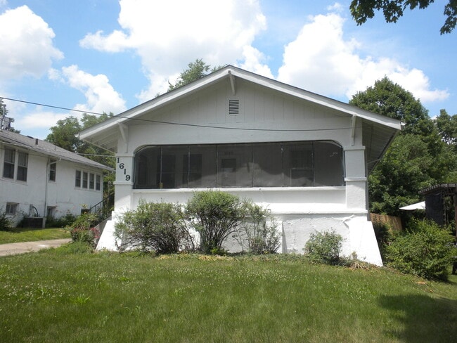 Photo - 2 bed/1 bath house walking distance to Cam...