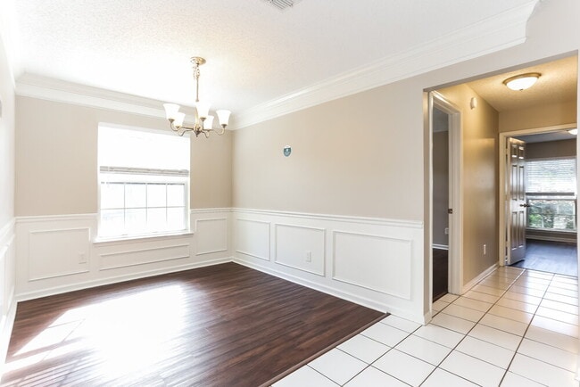Photo - 8051 Mactavish Way W
