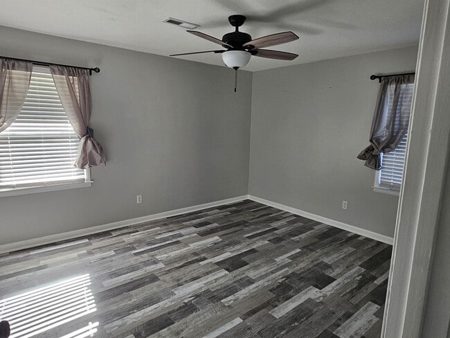 Photo - 900 Circleview Dr