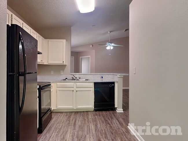 Photo - 3131 Kelling St