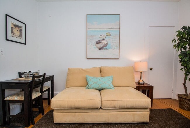 Photo - 1Br/1Bth unit! Hot Water included. Great location!