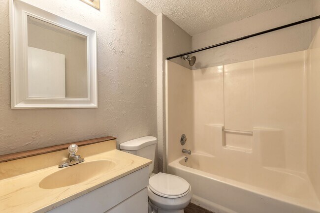 Photo - 608 Walker St House