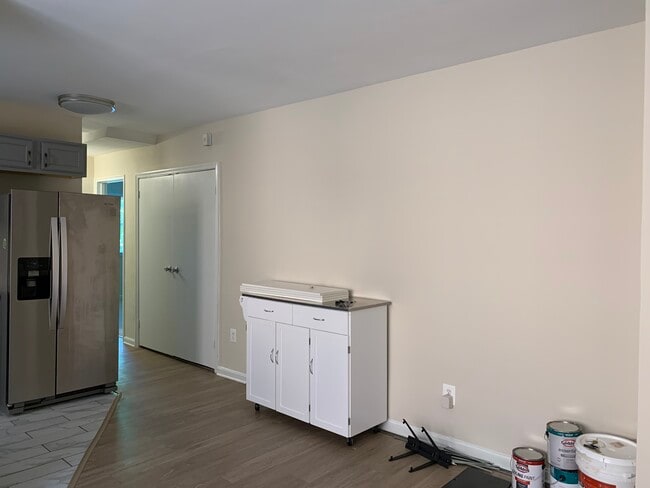 Building Photo - 526 Kenyon Street NW #101 Unit 101