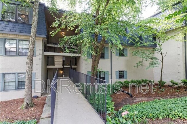 Photo - 82 Montre Square NW