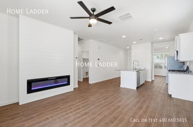 Photo - 2713 N Camden Dr
