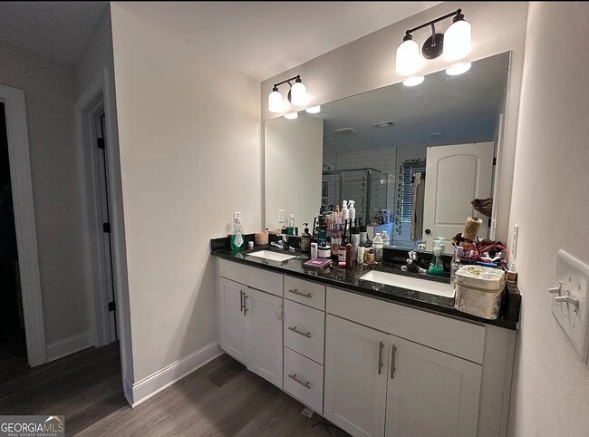 Photo - Room in House on Benjamin Dr