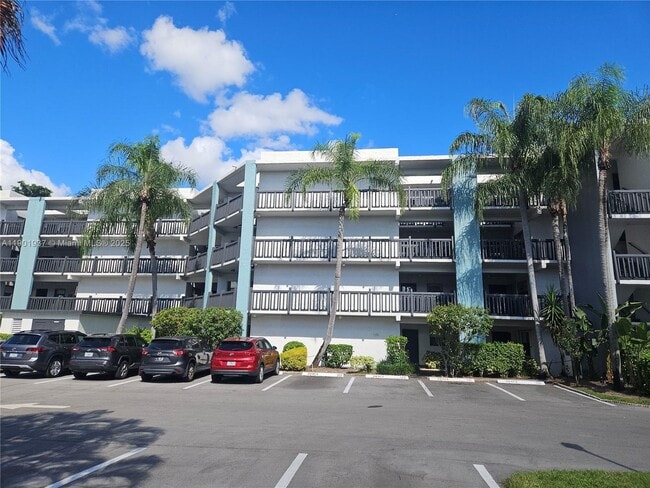 Building Photo - 1021 Mockingbird Ln Unit 105
