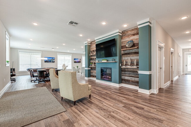 Photo - Traditions at Hamilton Springs - Seniors 55+