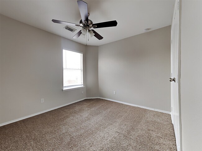 Photo - 427 Remington Creek Dr