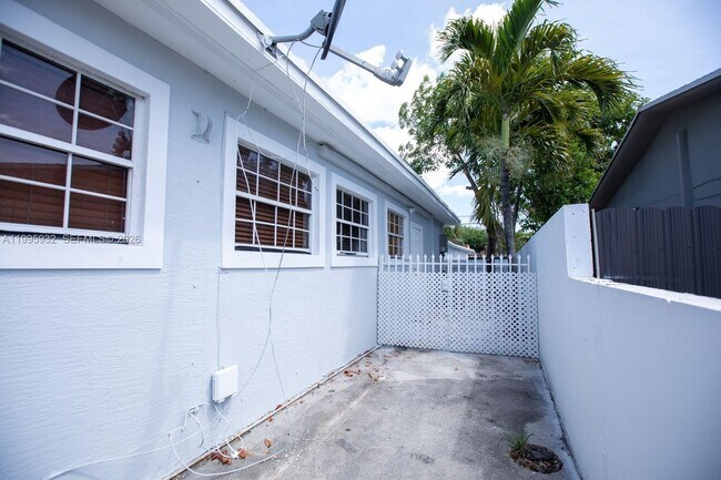 Photo - 2250 NW 103rd St Unit C