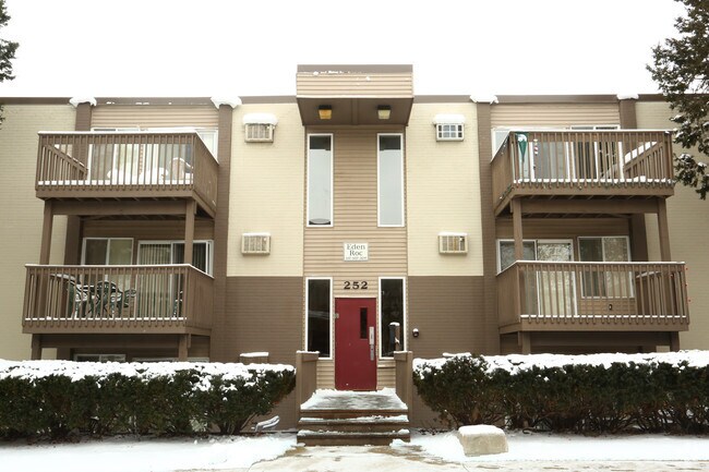 Eden Roc Apartments - Eden Roc Apartments