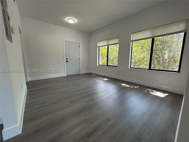 Photo - 638 SW 21st Ave Unit 3