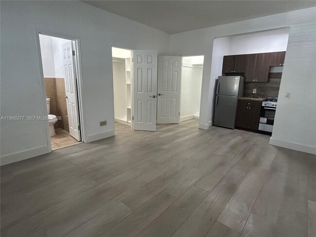 Building Photo - 1007 Pennsylvania Ave Unit 14