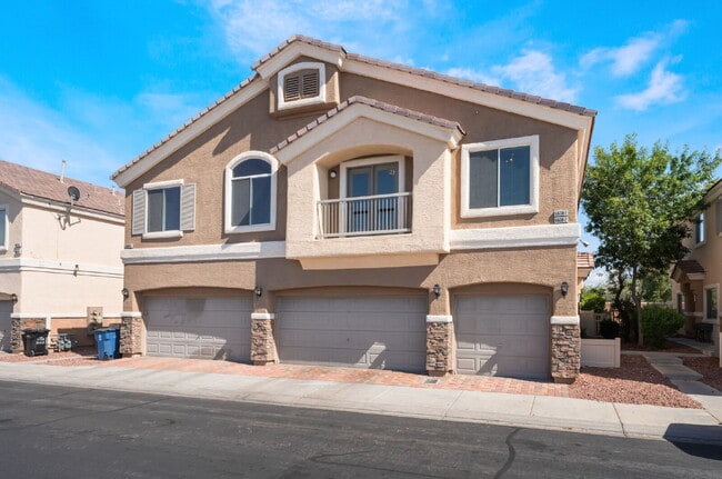 Photo - Gated Community Townhome 2 bedroom, 2 bathroom, 1 car garage Unidad 1