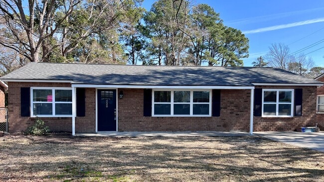 Building Photo - 3 Bedroom 2 bath home in downtown Port Wentworth