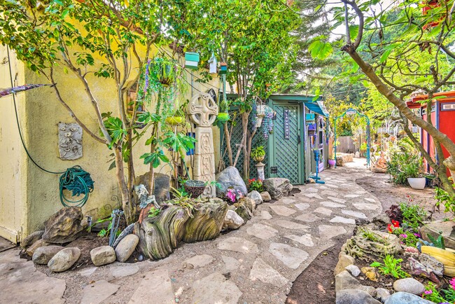 Photo - 2434 Cloverfield Blvd Unit rear