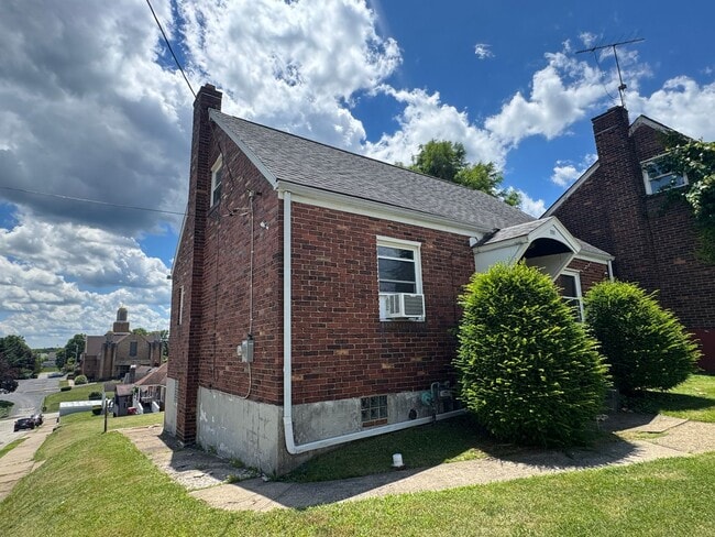 Photo - 701 Mehaffey St
