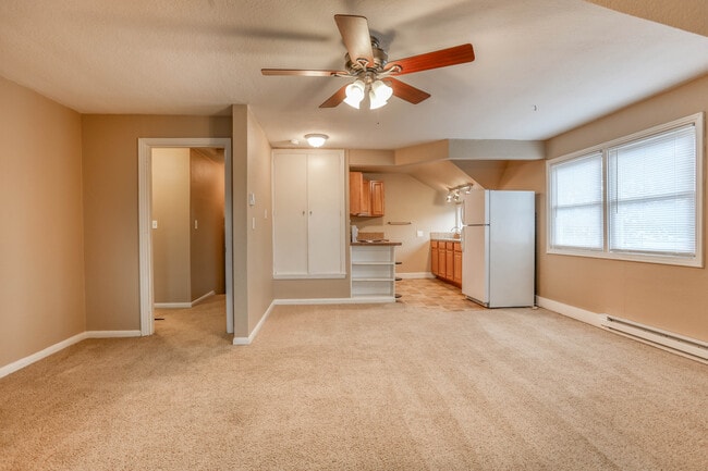 Building Photo - 3919 Creston Ave Unit 3