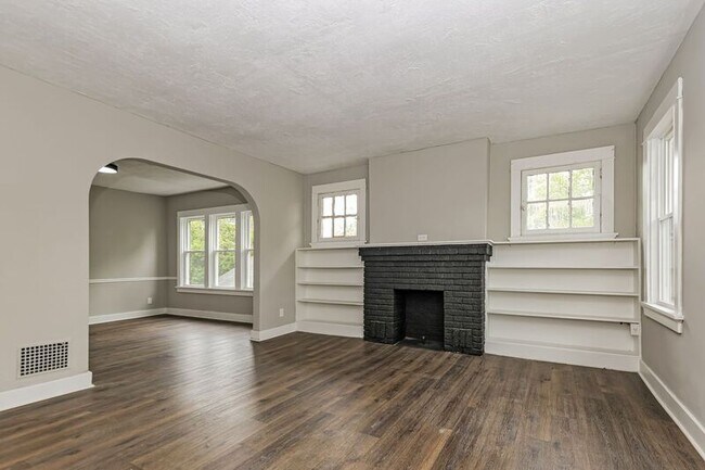 Photo - 2322-2324 Eastview Ave