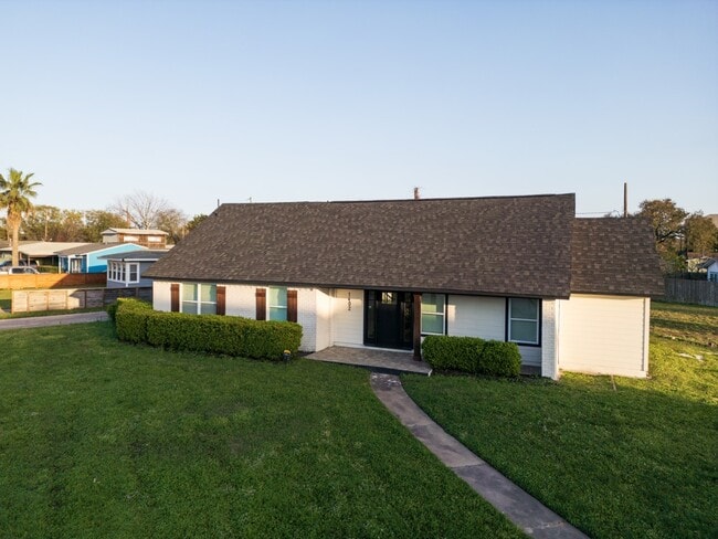 Photo - 1402 Bayou Shore Dr
