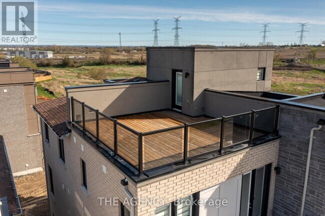 Photo - 275 Port Darlington Rd