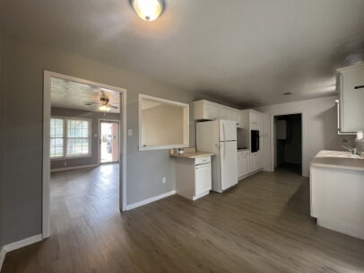 **** MOVE IN SPECIAL!! 1/2 off the first months rent!!
"Charming 3-Bed, 2-Bath Haven on 68th Stre...