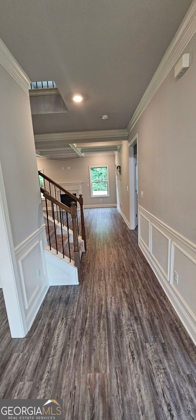 Photo - 352 Newshaw Dr