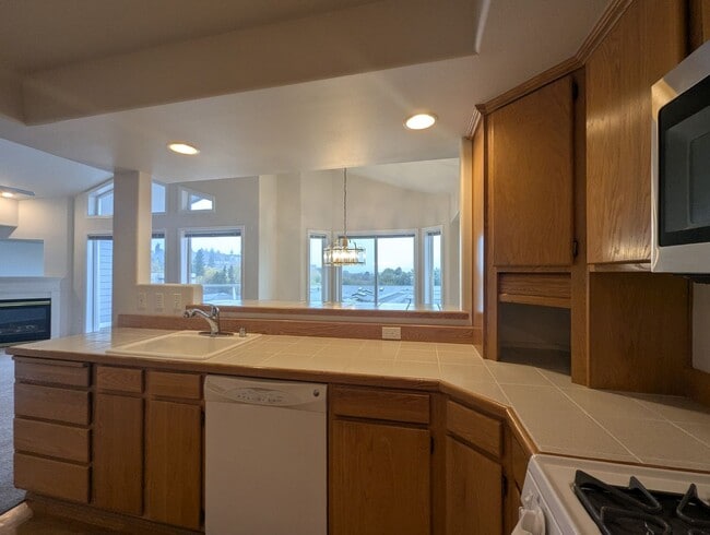 Photo - 2bd/2ba Edmonds Condo Unit B302