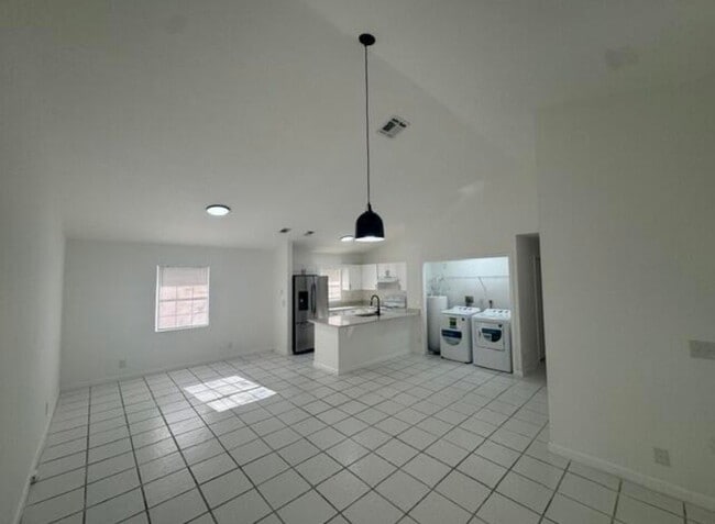 Photo - 1046 Goldenrod Rd