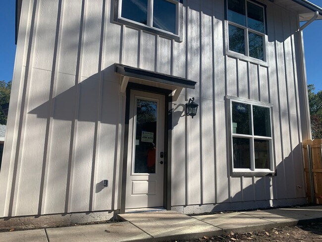 Photo - 149 W 21st St Unit 149 W 21 st -2