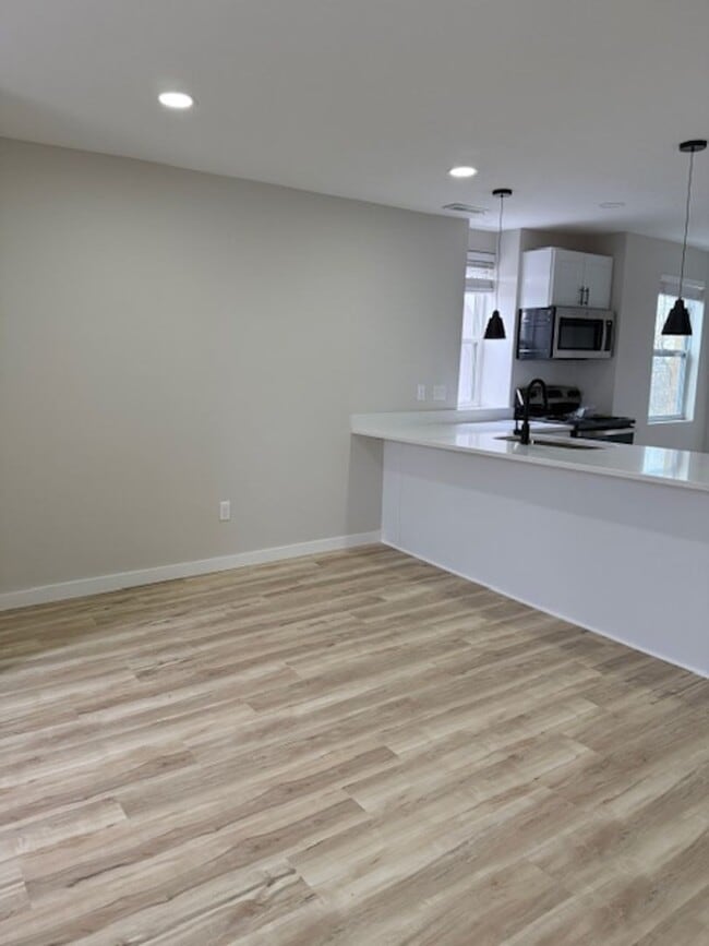 Photo - 939 Chateau Ave Unit Apt 3