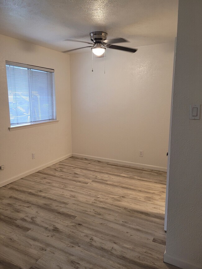 Photo - Travis Elm Unit 3